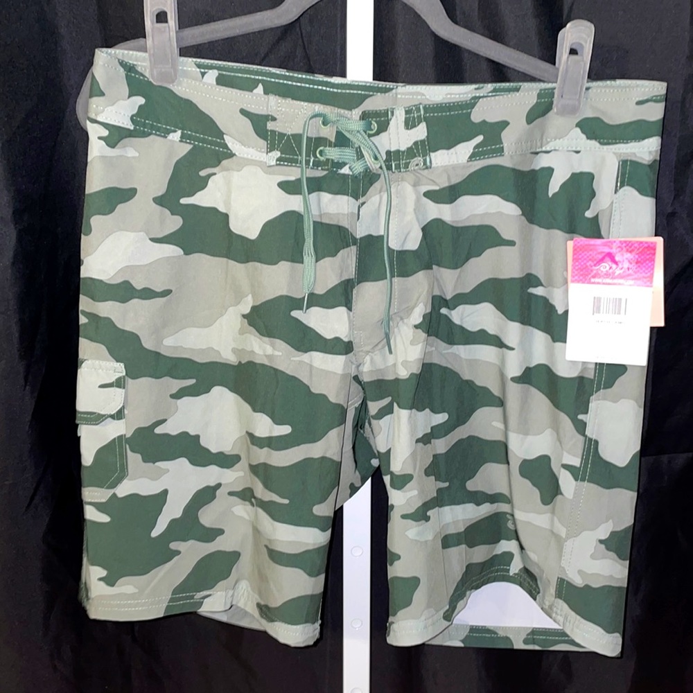 Kanu Surf Green Beach Camo Shorts Size 12 NWT